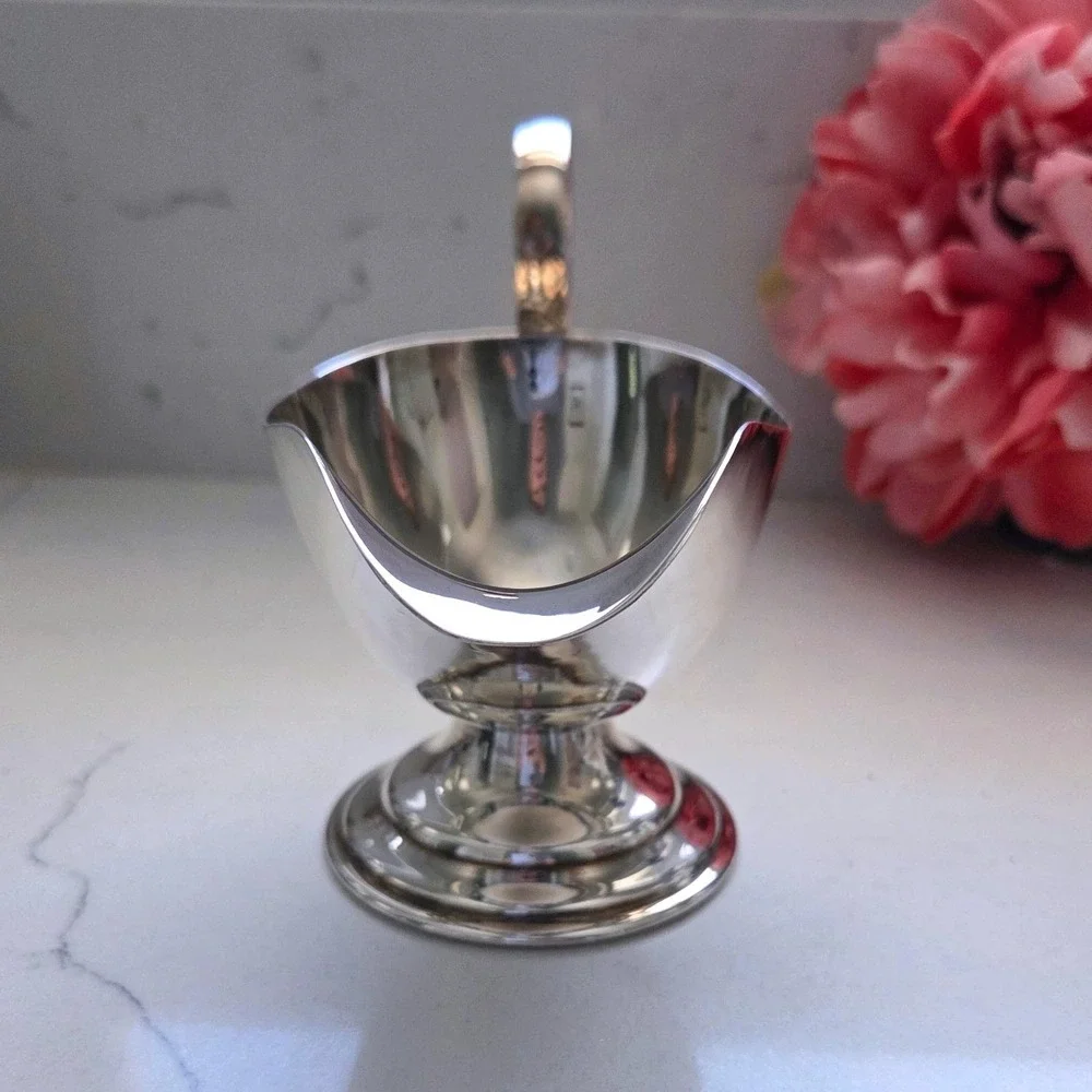 VTG Silver Plated Pedestal Gravy Boat Sauce Pitcher with Loop Handle
